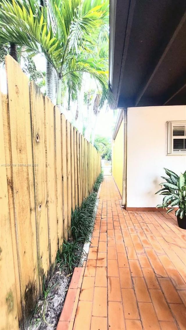 2770 NW 6th St , Miami, FL 33125 Photo