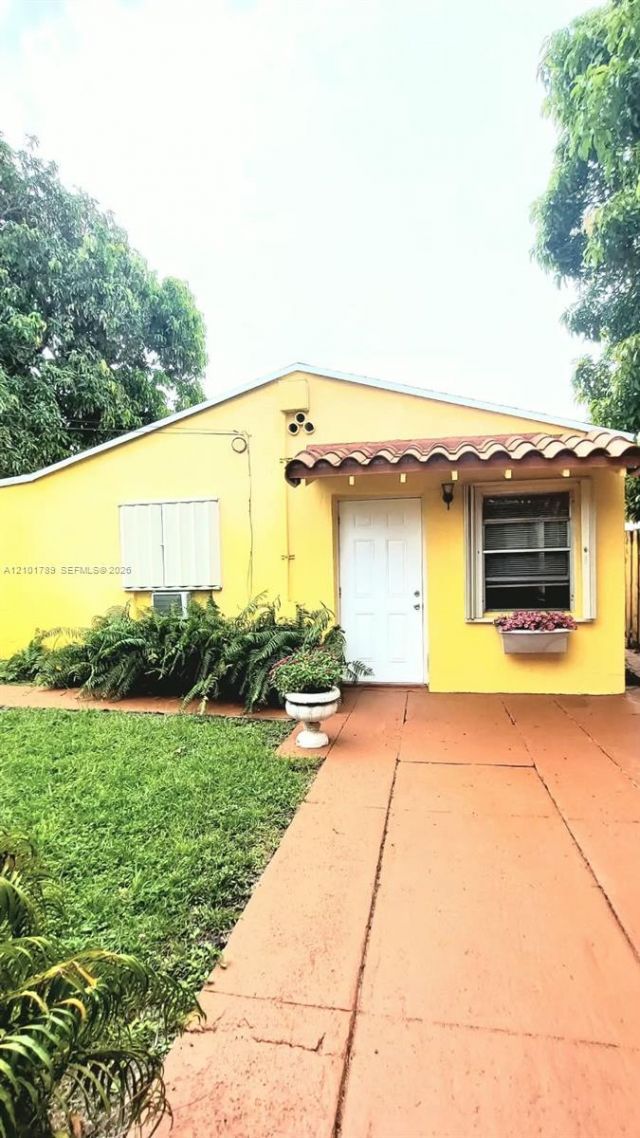 2770 NW 6th St , Miami, FL 33125 Photo