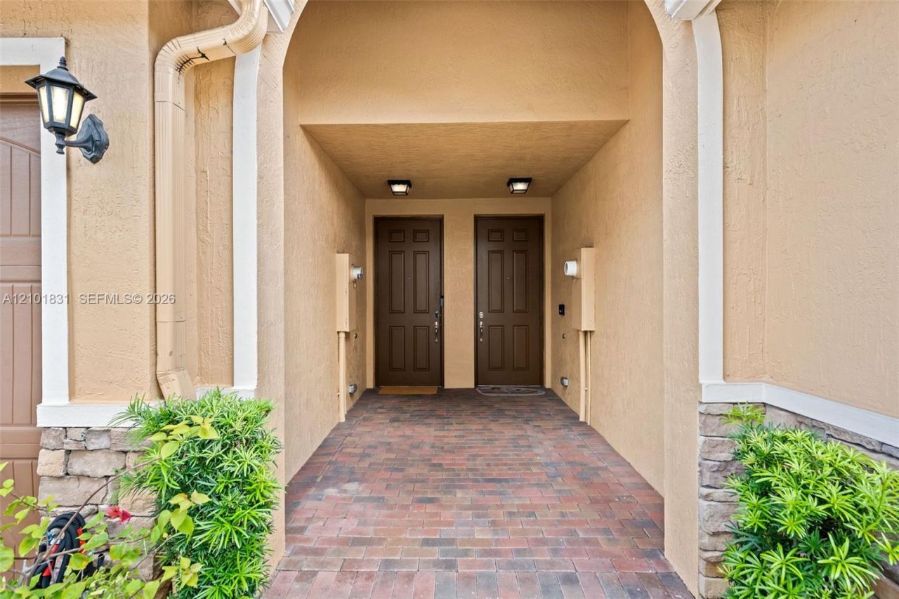 124 W Riverwalk Cir W , Plantation, FL 33325 Photo