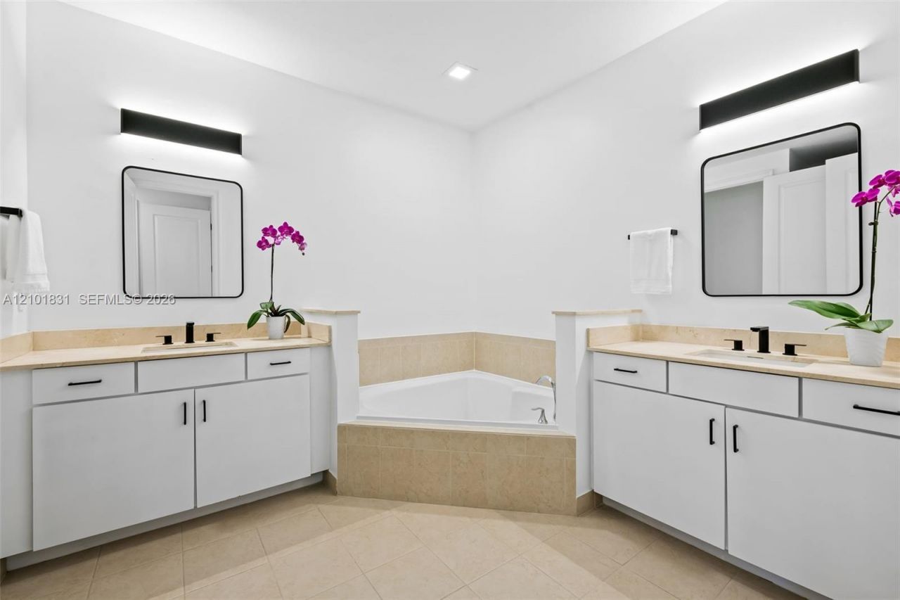 124 W Riverwalk Cir W , Plantation, FL 33325 Photo