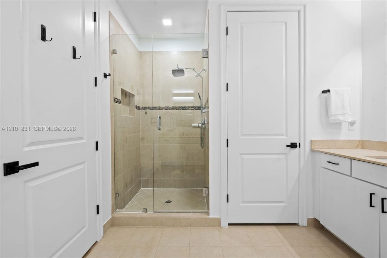 124 W Riverwalk Cir W , Plantation, FL 33325 Photo