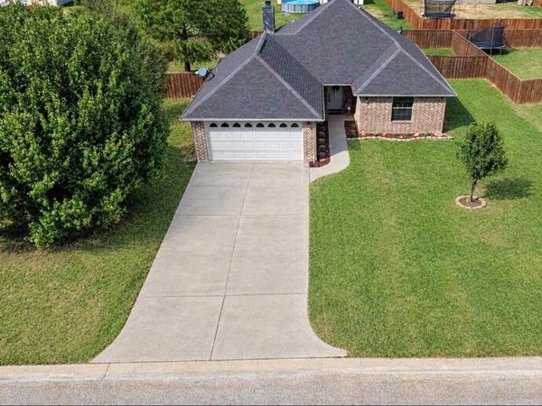 215 Ashley Street, Alvord, TX 76225