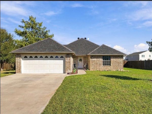 215 Ashley Street, Alvord, TX 76225