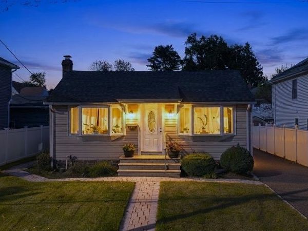 130 Erie St, Dumont, NJ 07628