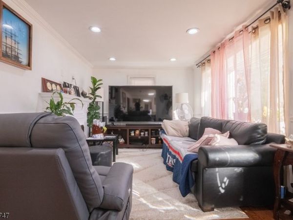 130 Erie St, Dumont, NJ 07628