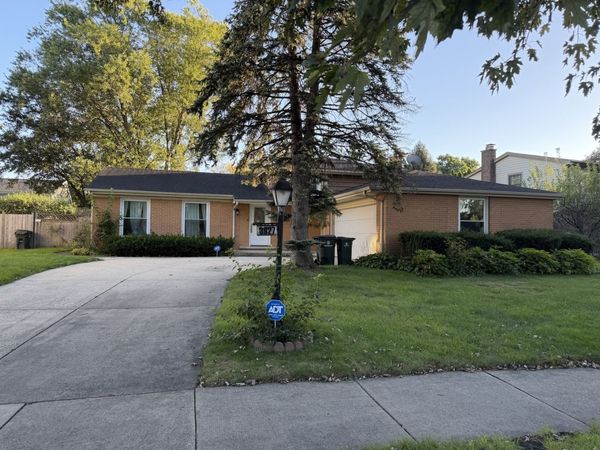 3927 Crestwood Drive , Northbrook, IL 60062