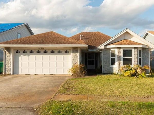 511 Woodland Park Circle, Mary Esther, FL 32569