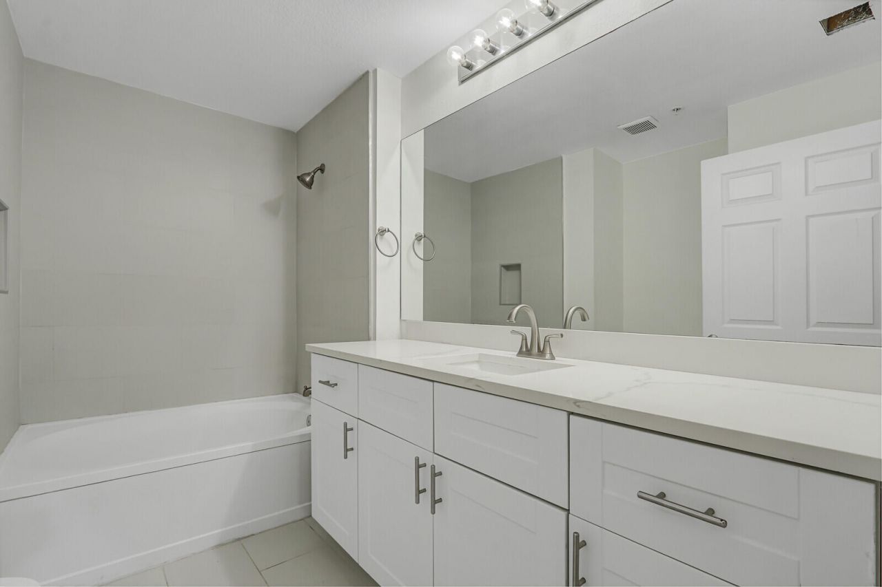 2916 Tuscany Court, Unit 302, Palm Beach Gardens, FL 33410 Photo