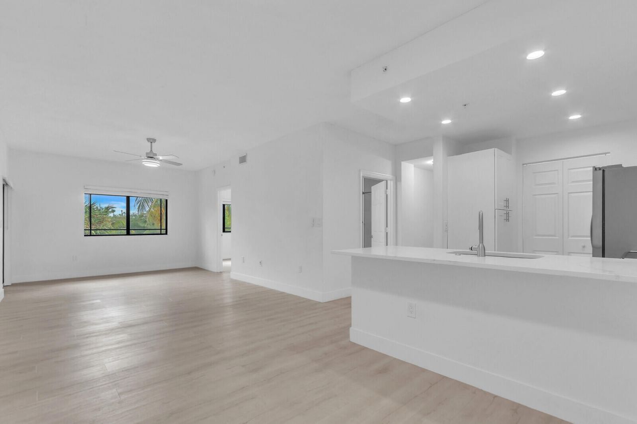 2916 Tuscany Court, Unit 302, Palm Beach Gardens, FL 33410 Photo
