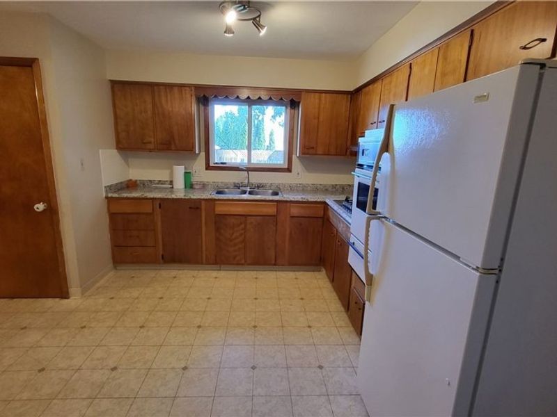 4699 Century Circle, Brooklyn, OH 44144 Photo 3