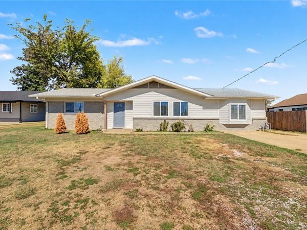 625 W Olive Street, Rogers, AR 72756