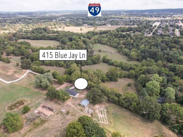 415 Blue Jay Lane, Fayetteville, AR 72704