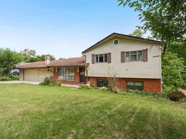 2N435 Pleasant Avenue, Glen Ellyn, IL 60137