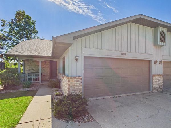 907 W RIDGEVIEW DRIVE, Appleton, WI 54914