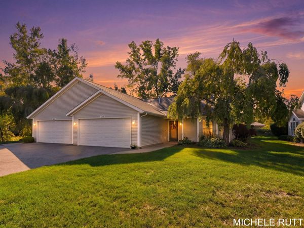 2902 Windswept Ct, Holland, MI 49424