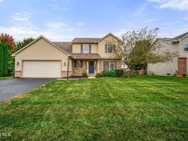 2345 Woods Edge Road, Perrysburg, OH 43551