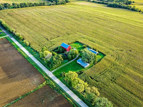 N7004 Faville Rd, Milford, WI 53551