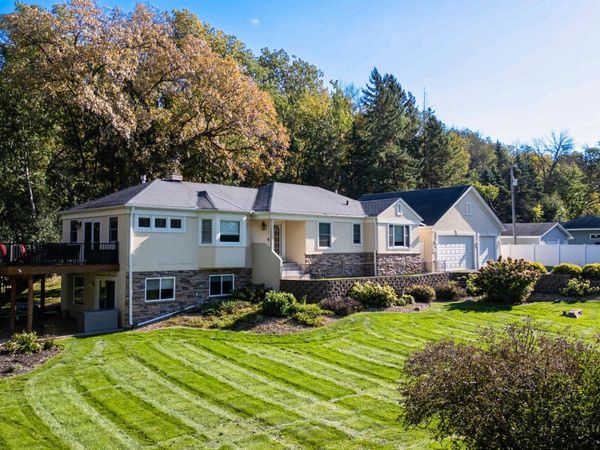 9910 Credit River Boulevard, Prior Lake, MN 55372