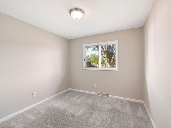 6208 81st Avenue N, Brooklyn Park, MN 55443