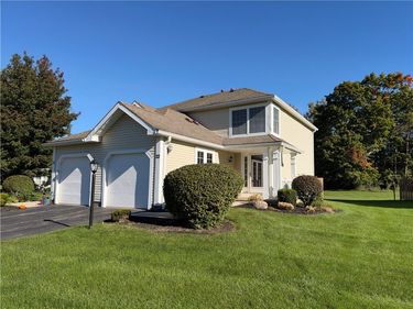 22 Courtshire Lane, Penfield, NY 14526