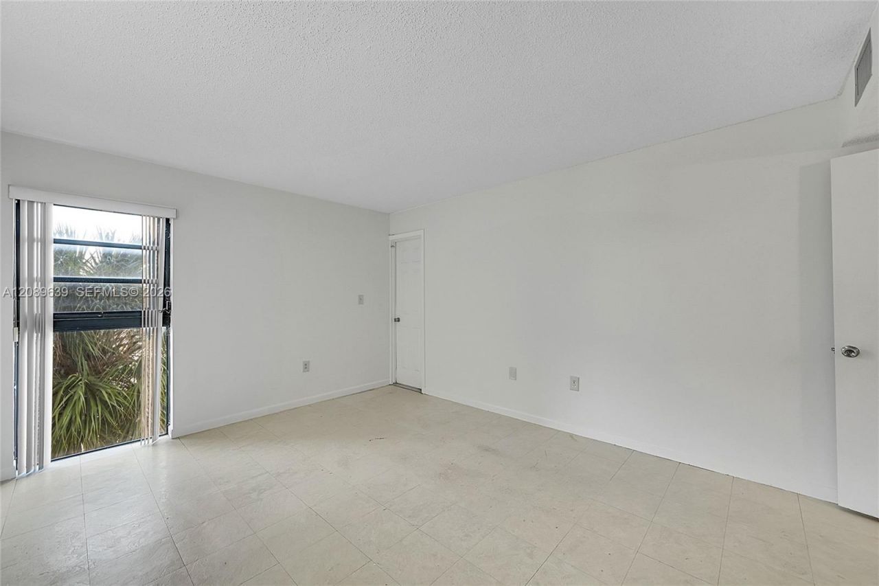 650 NE 149th St , Unit 406A, Miami, FL 33161 Photo