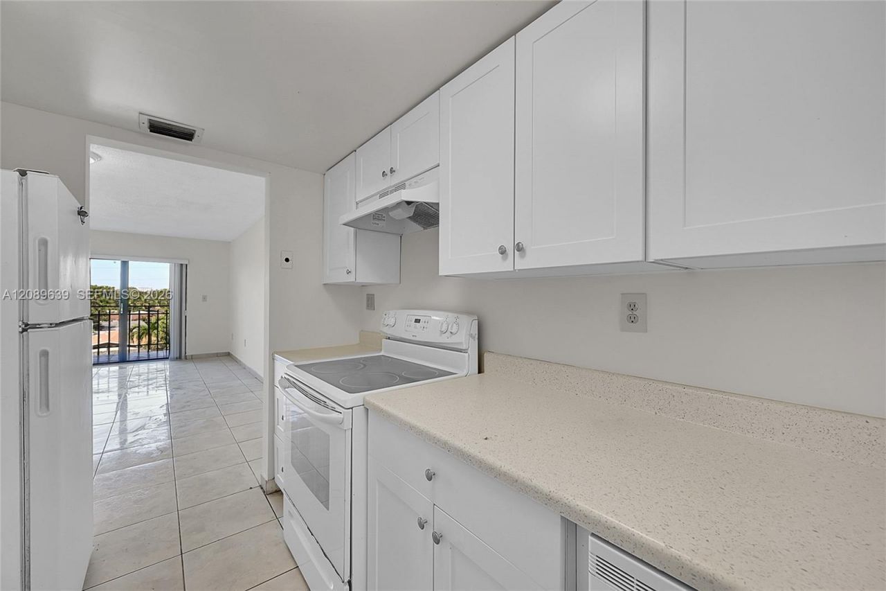 650 NE 149th St , Unit 406A, Miami, FL 33161 Photo