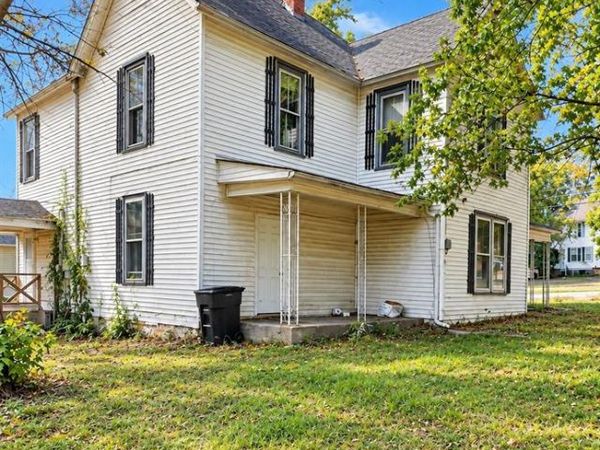 910 W Cherry Street , Troy, MO 63379