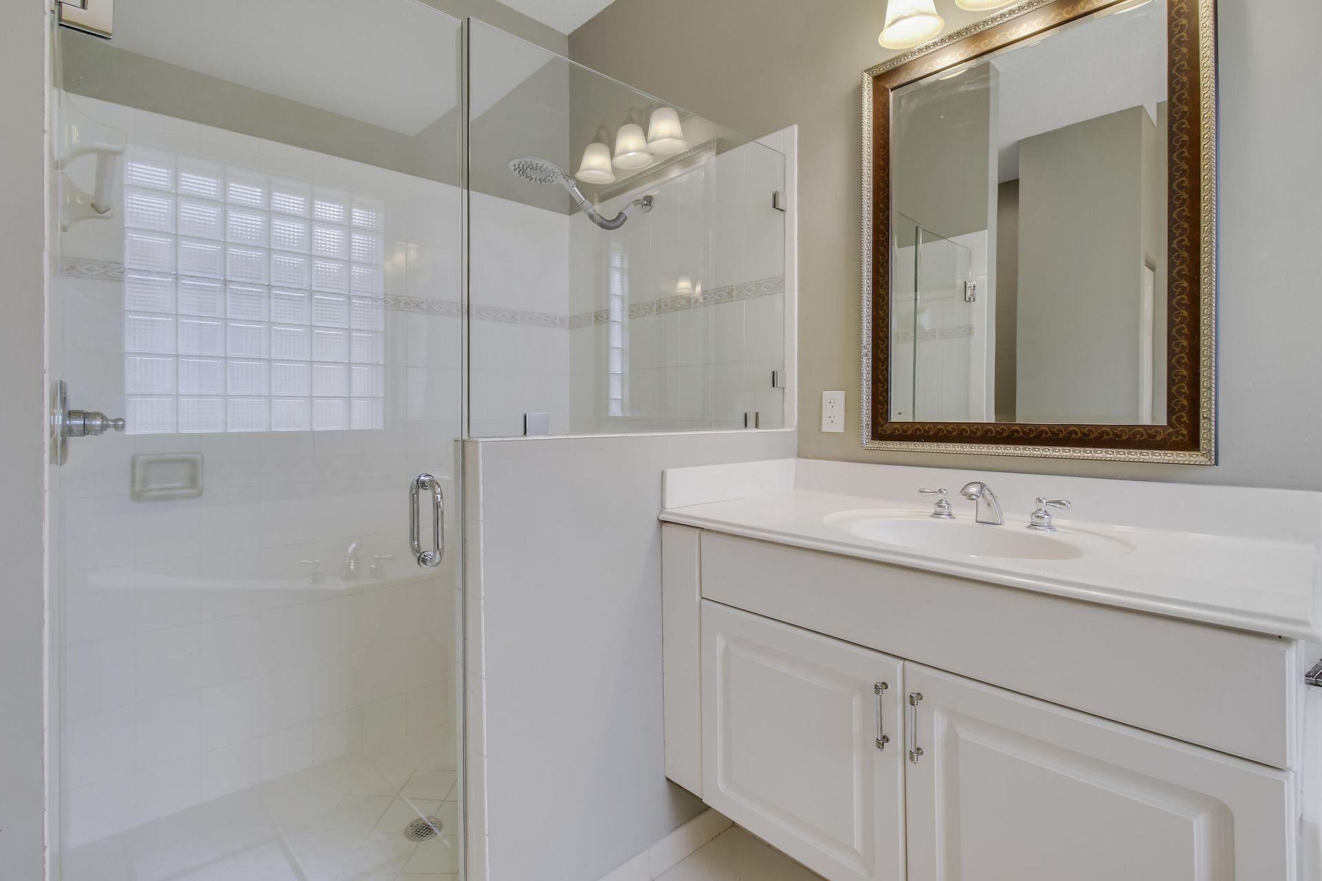6815 SE Twin Oaks Circle, Stuart, FL 34997 Photo
