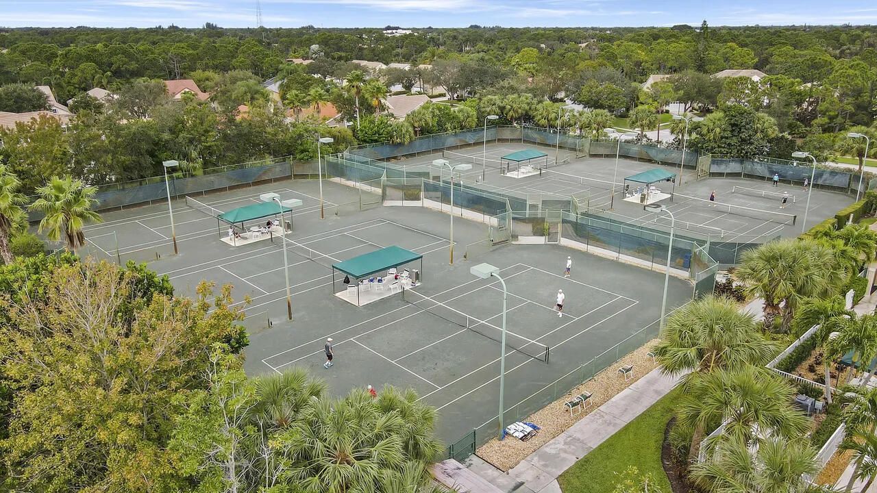 6815 SE Twin Oaks Circle, Stuart, FL 34997 Photo