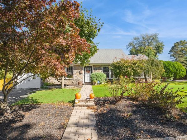 18 Juniper Place , Huntington, NY 11743