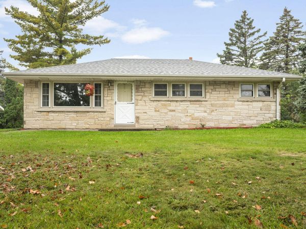 725 S Bobolink Dr, Brookfield, WI 53005