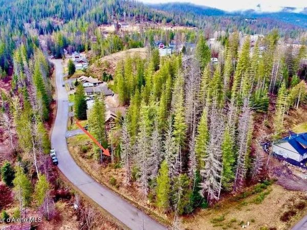 102 Memory LN, Pinehurst, ID 83850