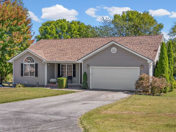 1810 Valley View Dr , Hopkinsville, KY 42240