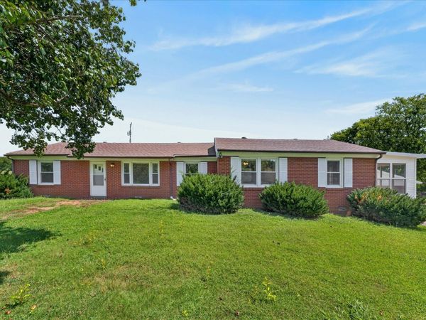 3252 Marthas Chapel Rd, Cunningham, TN 37052