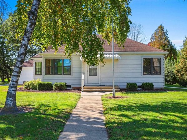 1332 ONEIDA STREET, Menasha, WI 54952