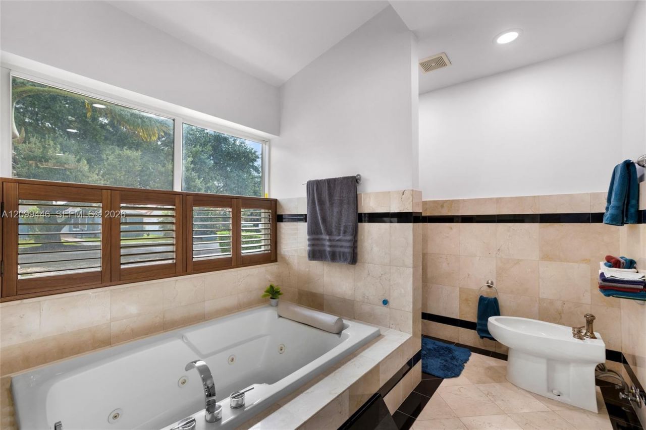 564 Palmetto Dr, Miami Springs, FL 33166 Photo