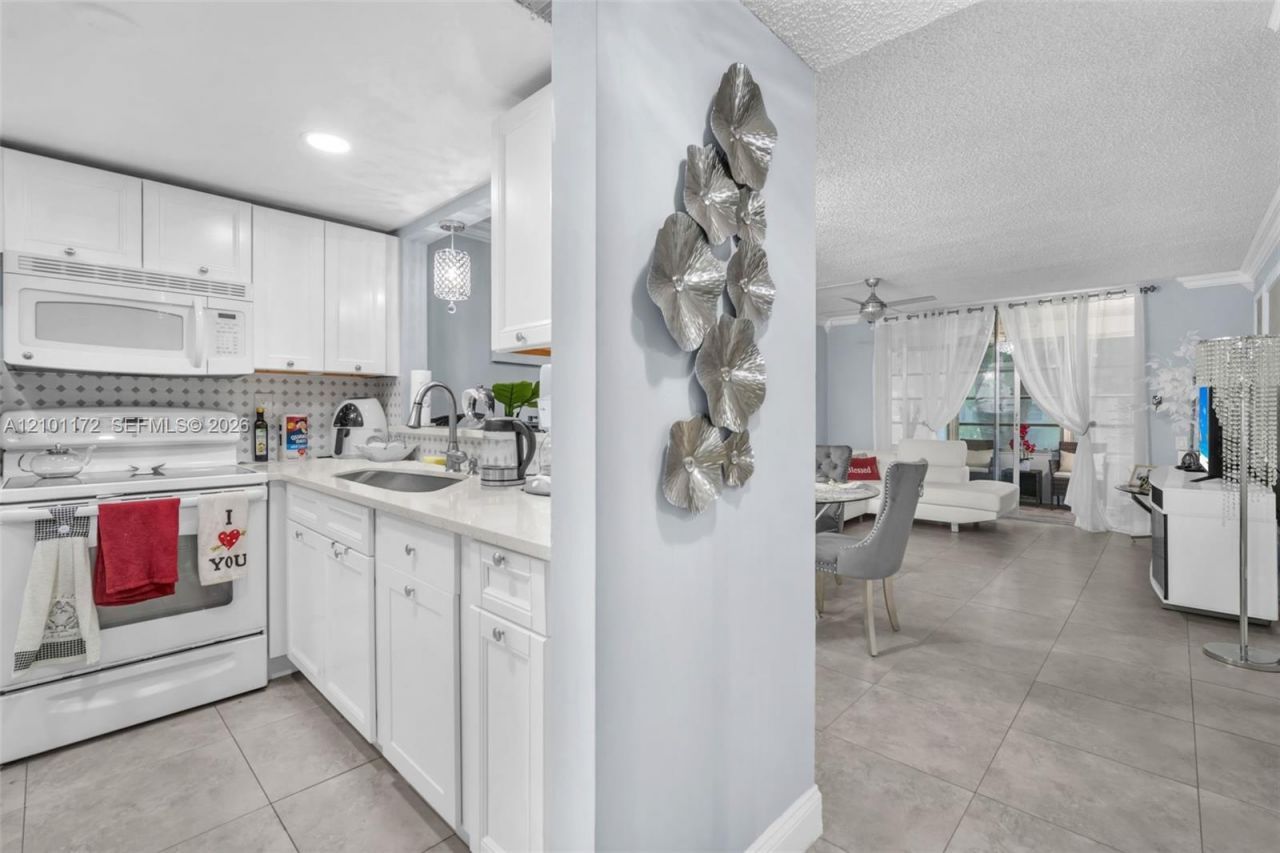 9090 Lime Bay Blvd , Unit 209, Tamarac, FL 33321 Photo