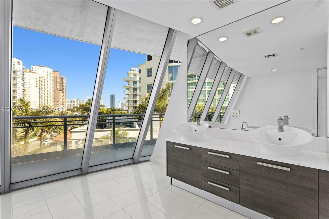 2950 NE 188th St , Unit 349, Aventura, FL 33180 Photo