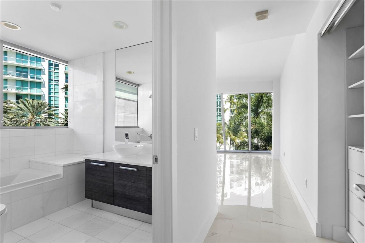 2950 NE 188th St , Unit 349, Aventura, FL 33180 Photo