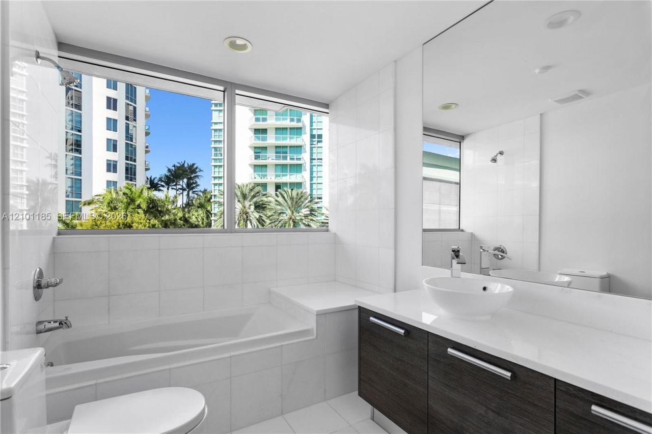 2950 NE 188th St , Unit 349, Aventura, FL 33180 Photo