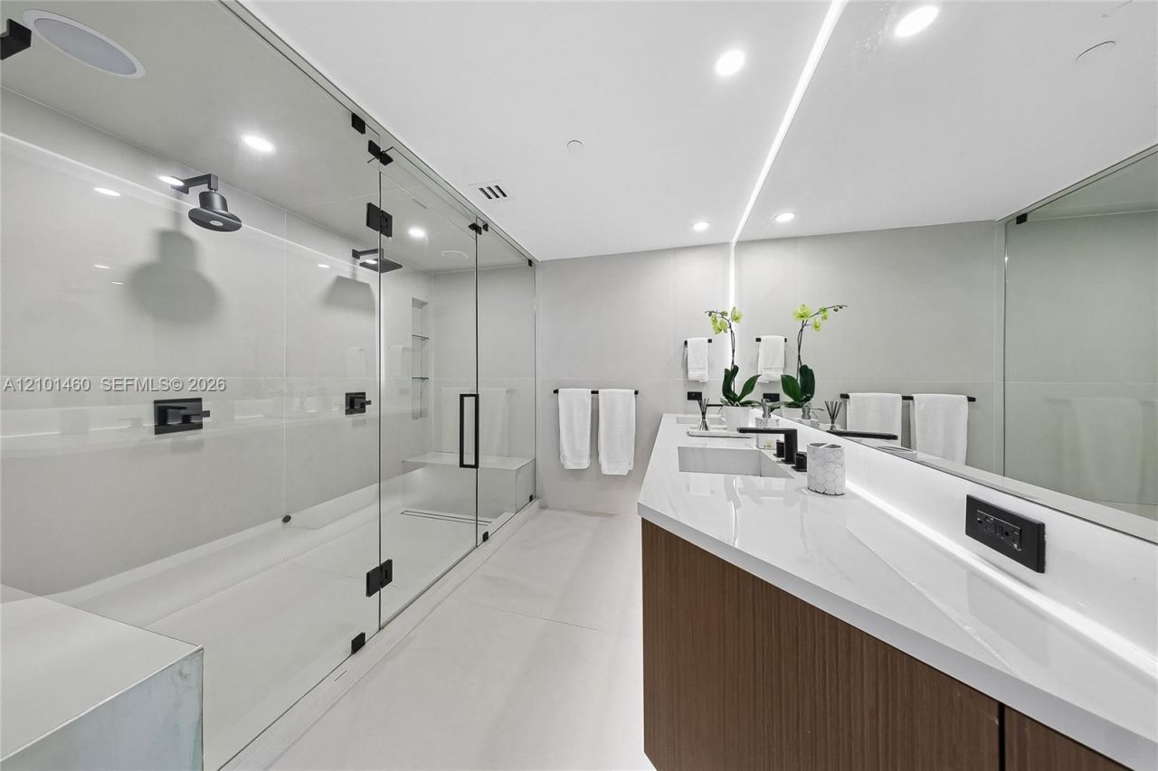 901 Brickell Key Blvd , Unit 2403, Miami, FL 33131 Photo