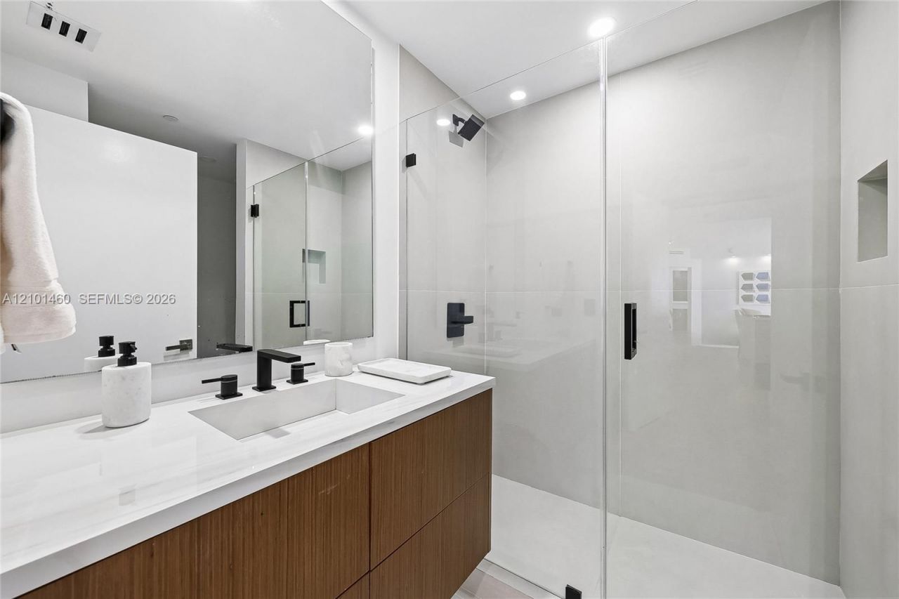 901 Brickell Key Blvd , Unit 2403, Miami, FL 33131 Photo