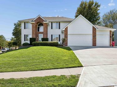 801 Graham Drive, Papillion, NE 68046