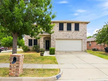 1856 Lariat Drive, Fort Worth, TX 76247