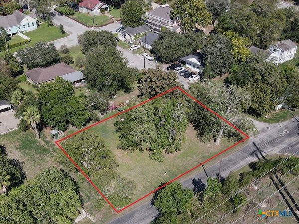 101 N Victoria Street , Victoria, TX 77901