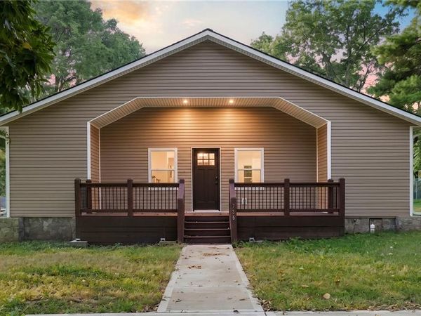 735 E Devon Street, Independence, MO 64055