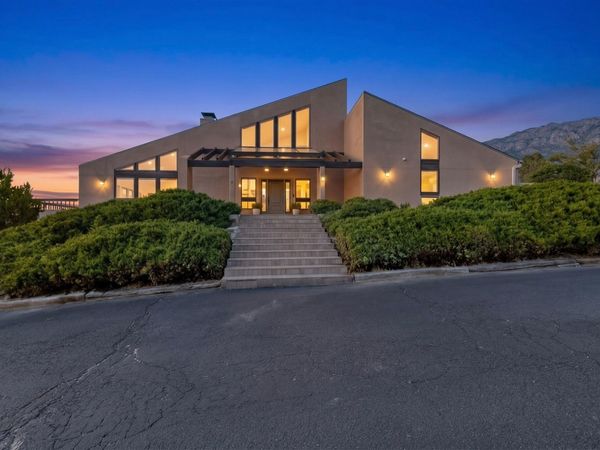 450 Live Oak Lane NE, Albuquerque, NM 87122