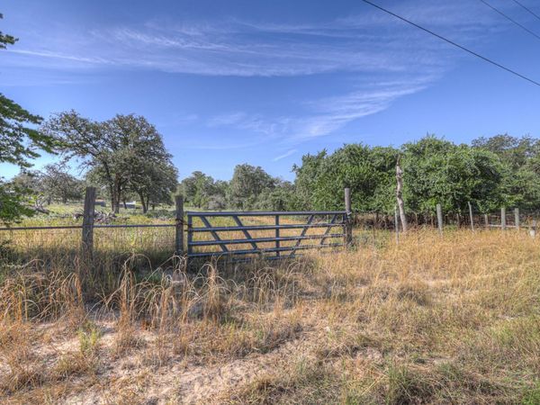 3912 Hickory Forrest DR, Seguin, TX 78155