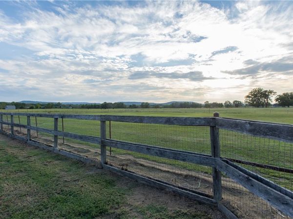 2000 Viney Grove Road , Prairie Grove, AR 72753