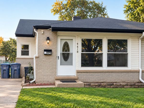 441 N 4th Avenue, Unit B, Des Plaines, IL 60016